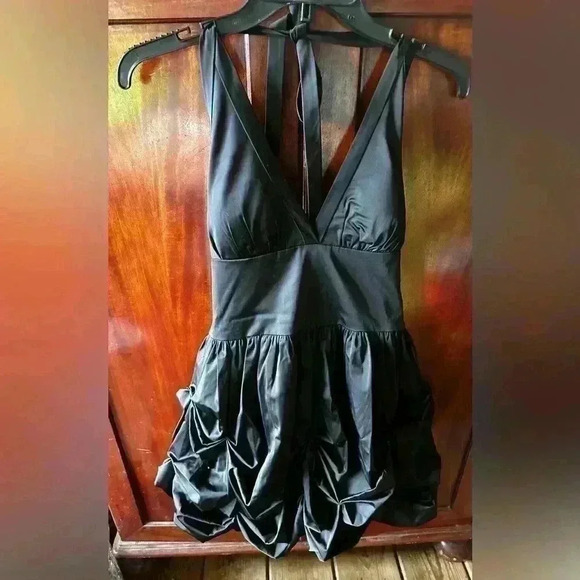 Vintage (circa 2011) Fashion‎ Star for Macys size 6 NWT black halter dress